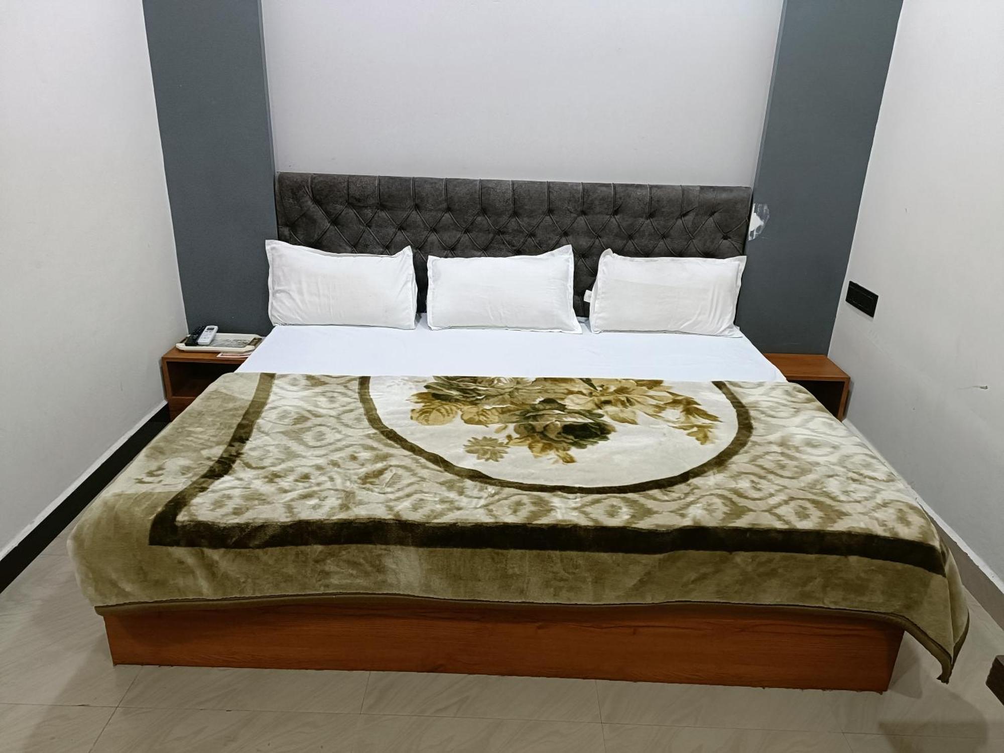אויאיין Hotel Shreem מראה חיצוני תמונה
