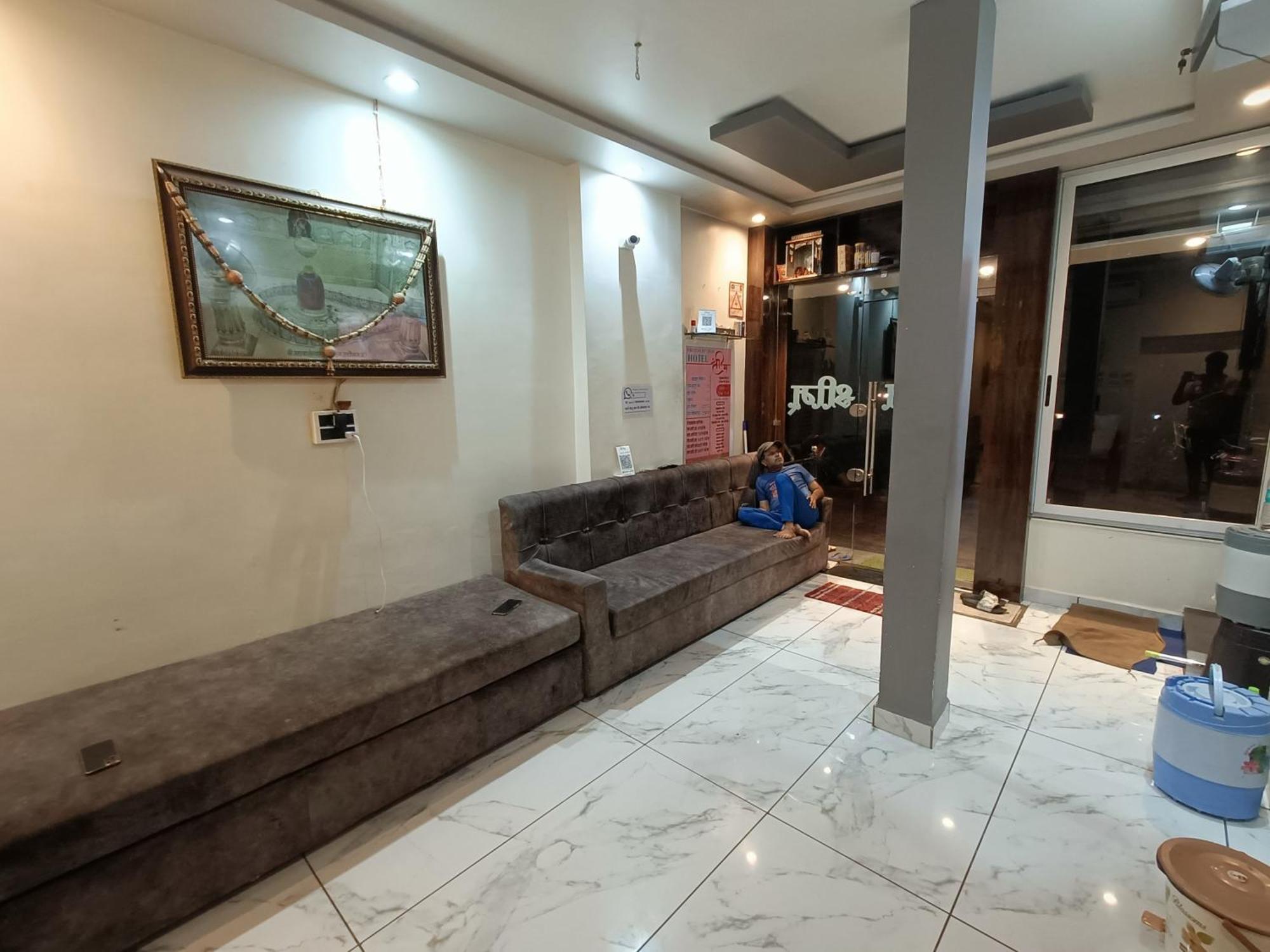 אויאיין Hotel Shreem מראה חיצוני תמונה
