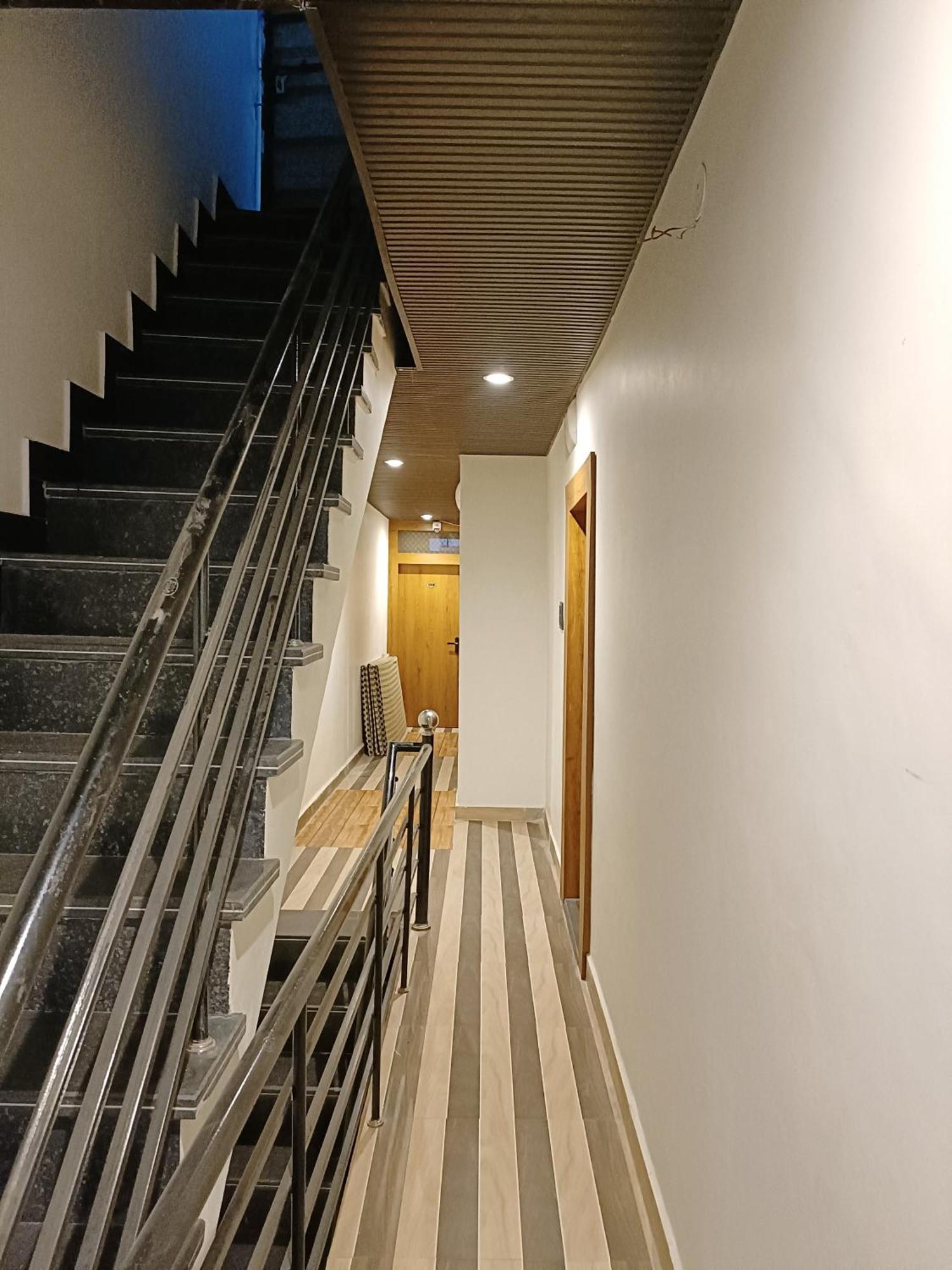 אויאיין Hotel Shreem מראה חיצוני תמונה