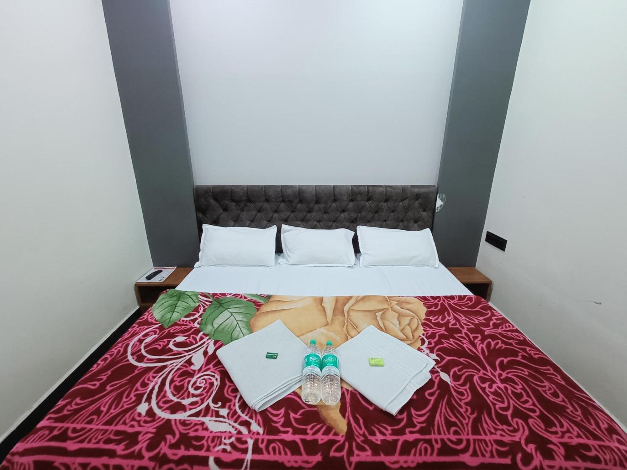 אויאיין Hotel Shreem מראה חיצוני תמונה
